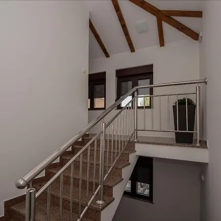 Smjestaj Miljas טרביניה