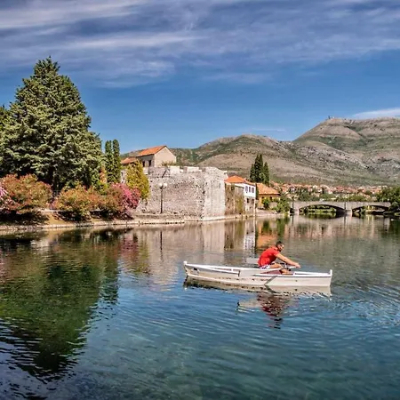 Smjestaj Miljas טרביניה